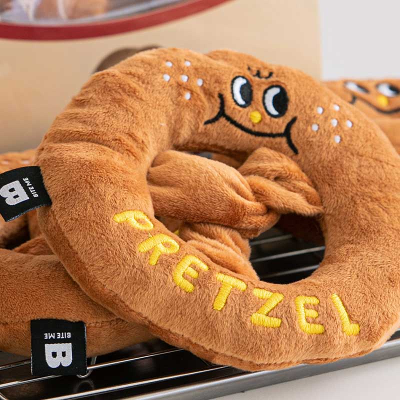 Pretzel-shaped Pet Toy 蝴蝶卷餅藏食玩具